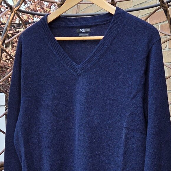 Elegant Navy pull V-neck 100% cashmere - Picture 2 of 8